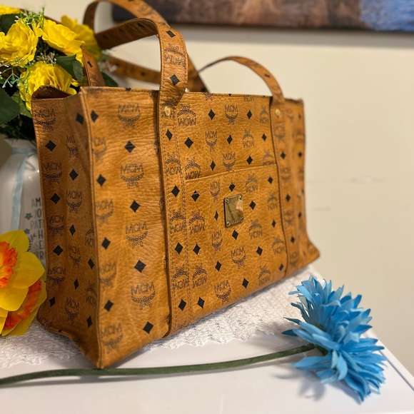 MCM shoppers bag - Picture 3 of 11